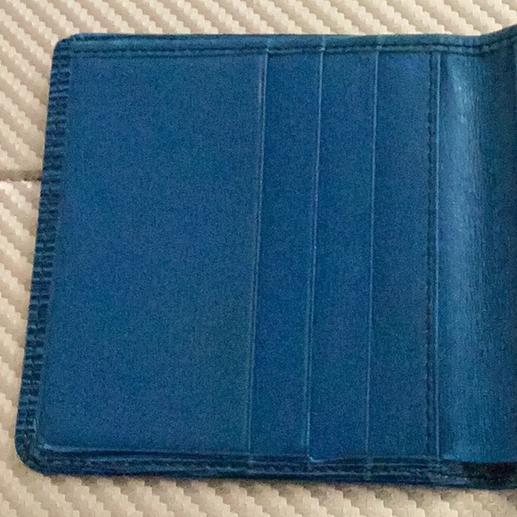 LV Epi Royal Blue Men’s Wallet - Picture 3 of 5